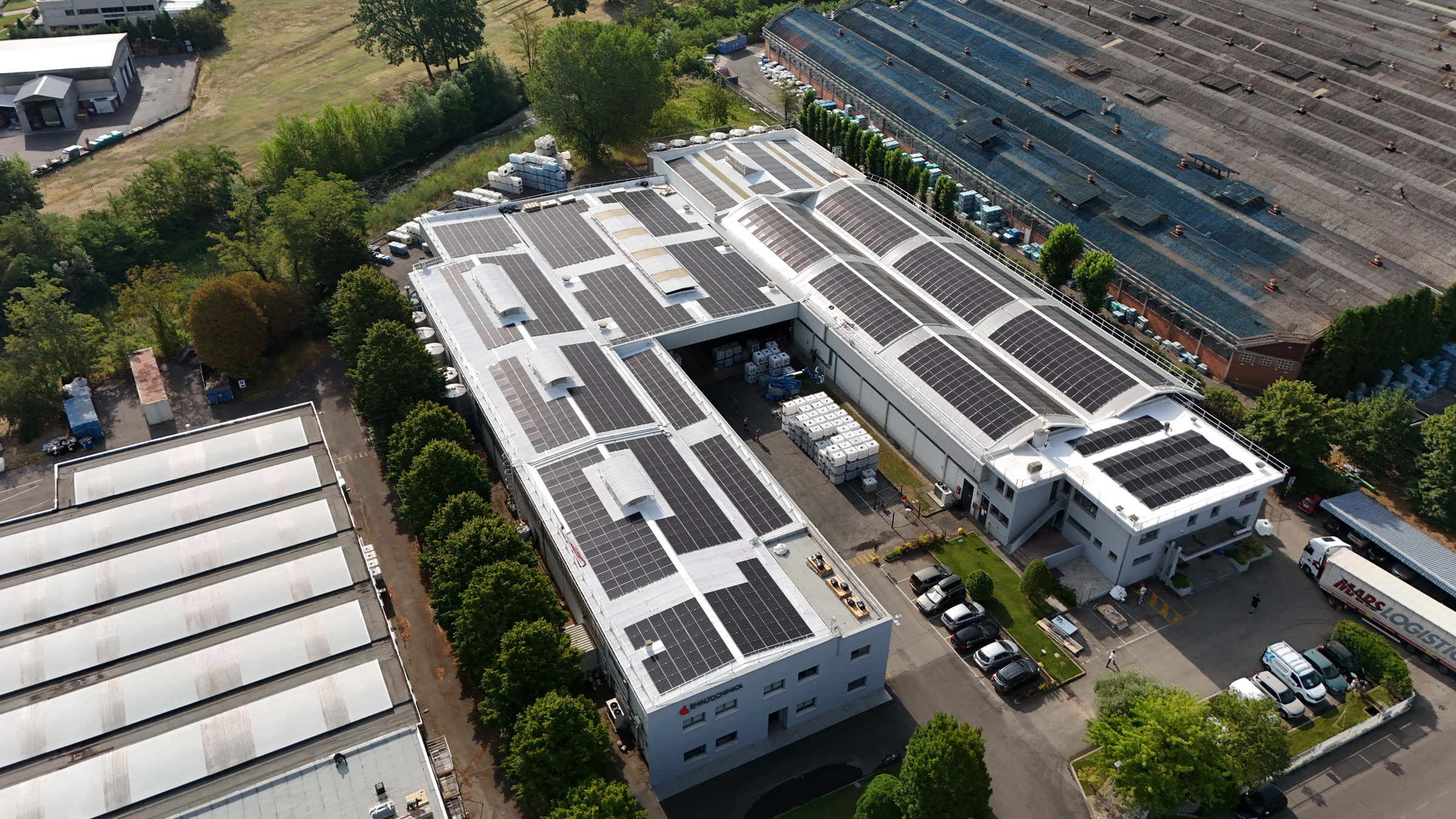Impianto fotovoltaico su copertura industriale