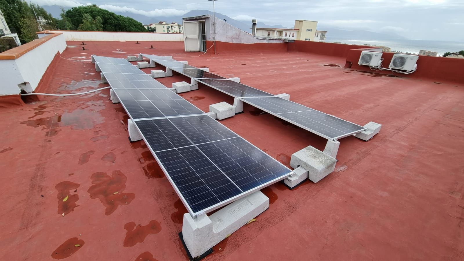 Pannelli fotovoltaici su copertura piana