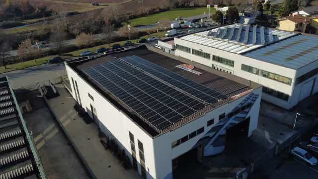 Impianto fotovoltaico su copertura industriale