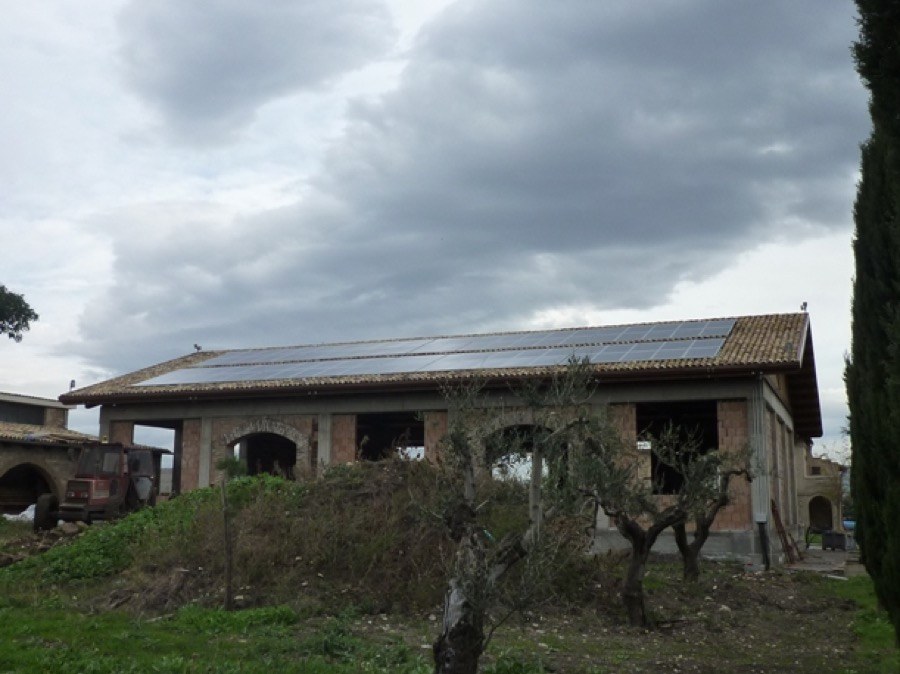 Impianto fotovoltaico su tetto a falde