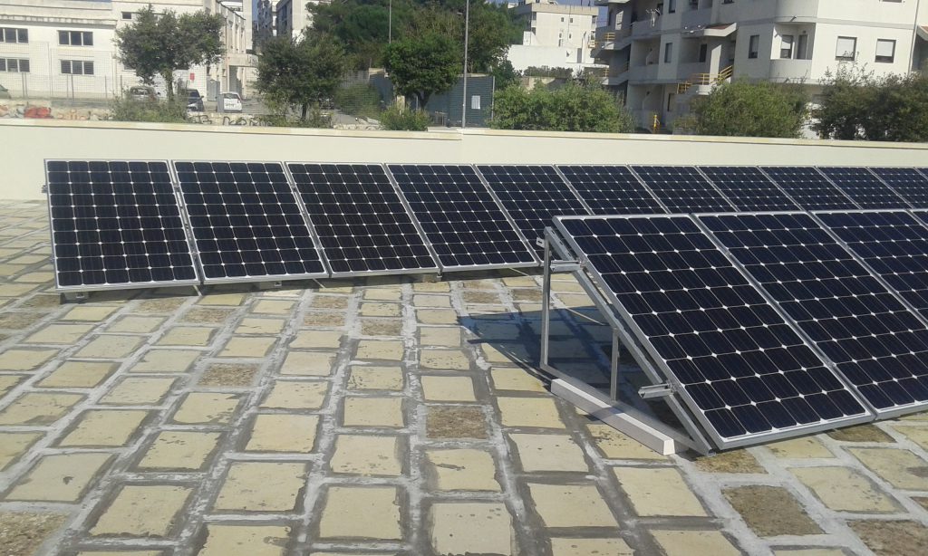Pannelli fotovoltaici su copertura piana
