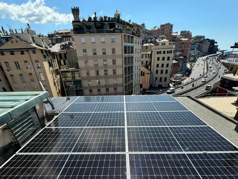 Pannelli fotovoltaici su tetto piano