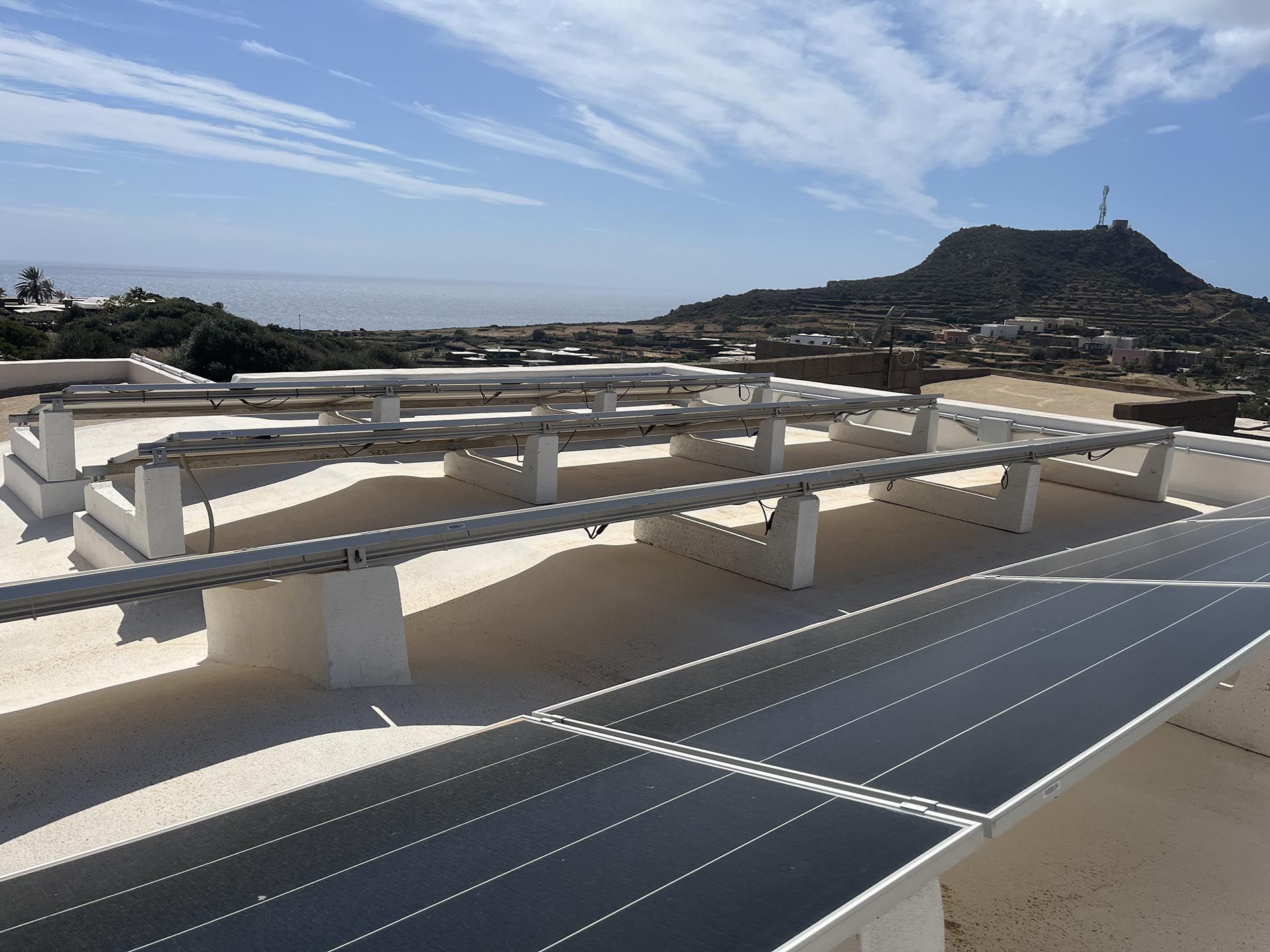 Impianto fotovoltaico su copertura piana