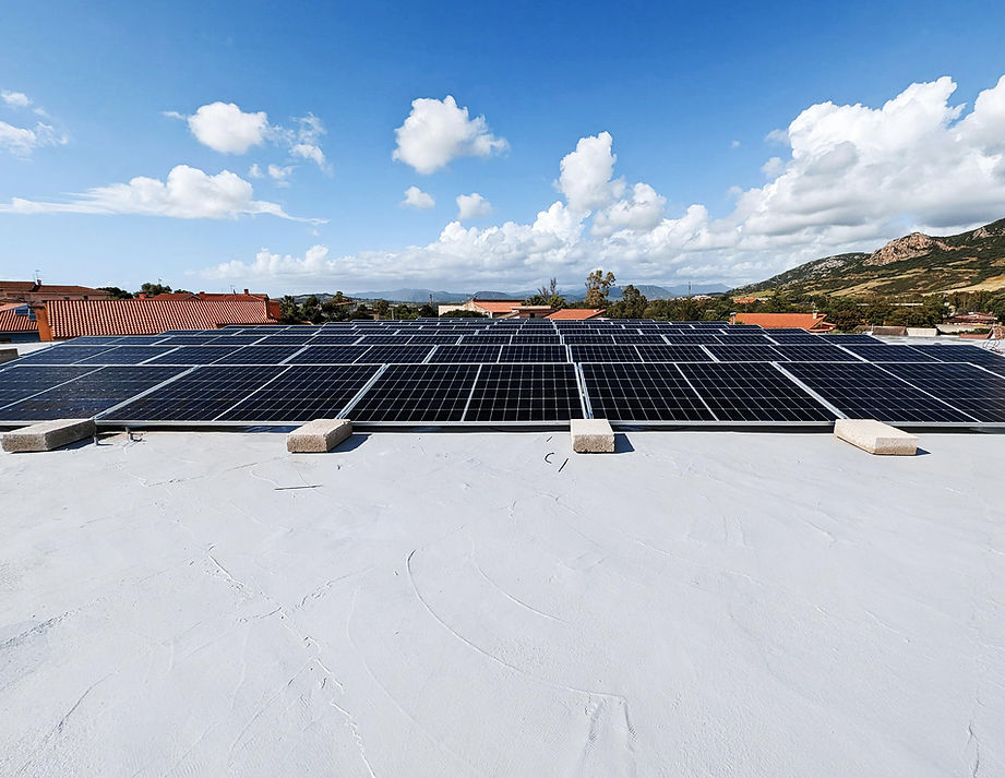 Impianto fotovoltaico su tetto piano