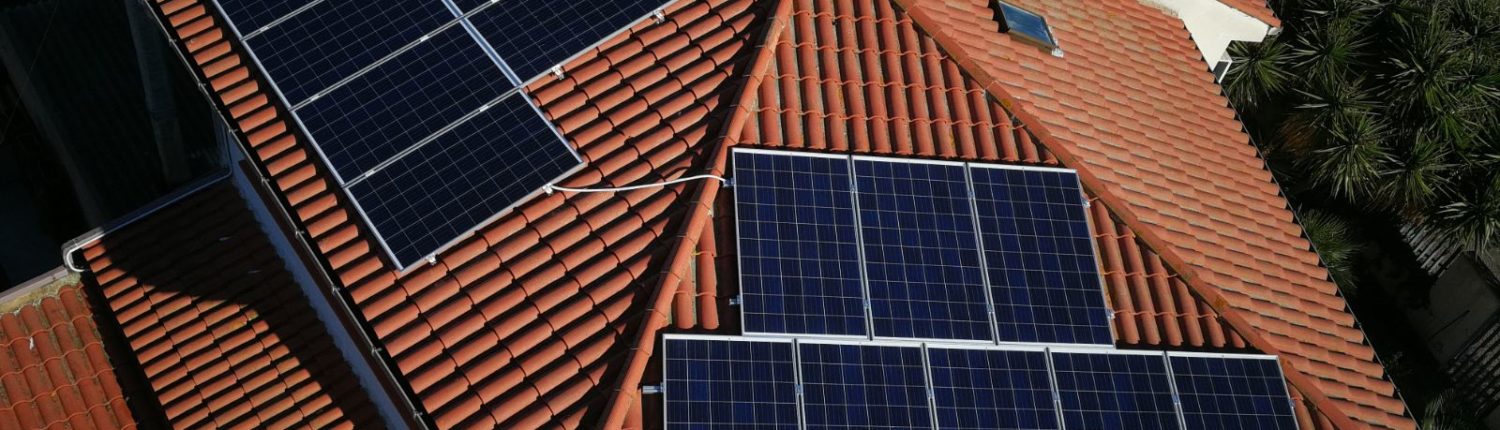Pannelli fotovoltaici su tetto in tegole