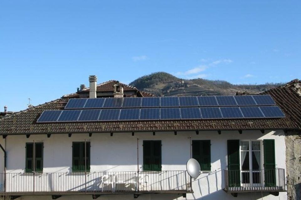 Pannelli fotovoltaici su tetto in coppi